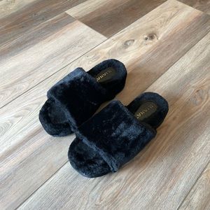 Fuzzy Black Platform Slides